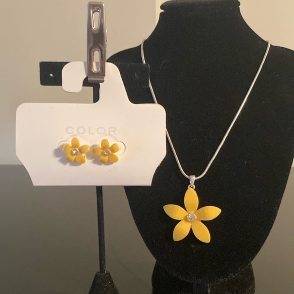 Elegant Yellow Flower necklace and Earring set